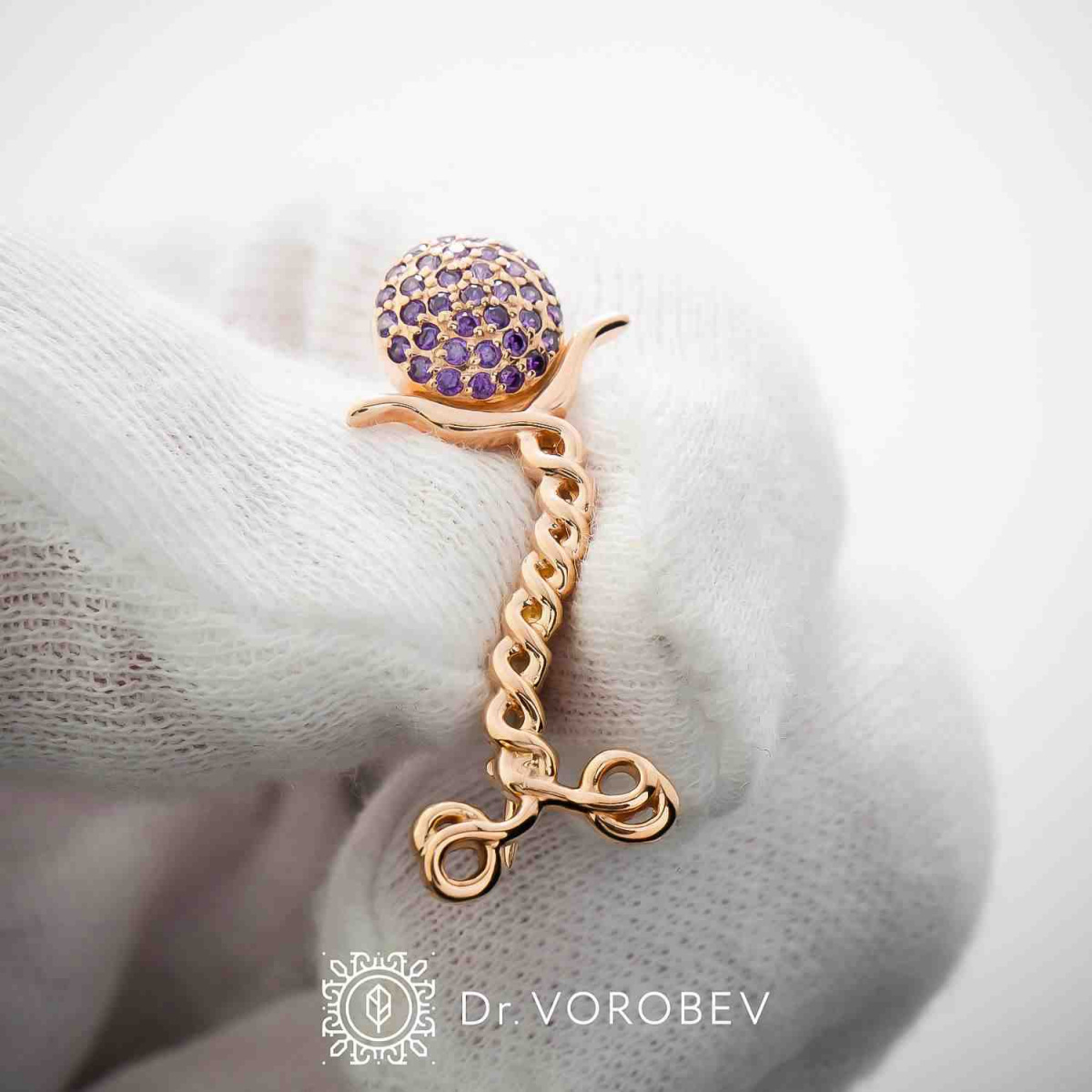 Брошь "Кинезин" Au 585