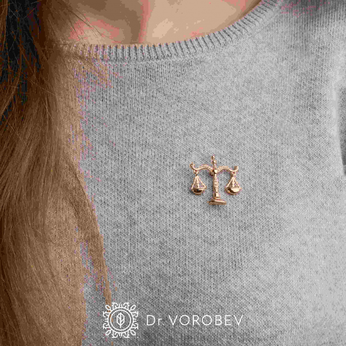 Брошь "Весы №2" Au 585